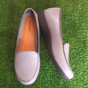 Like New Womens Comfortview Slip on Loafers,Grey,Crocodile-like textured